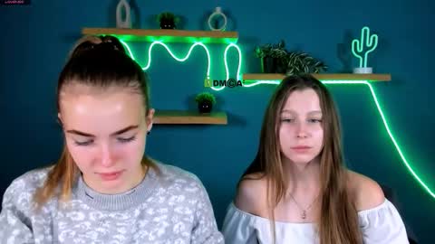 esme_moore_ online show from November 19, 2025, 9:53 am