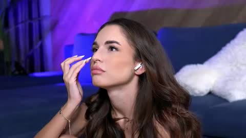 Snapshot of esmeainsley chatting on September 26, 2025, 11:42 pm Raluca online show from September 26, 2025, 11:42 pm