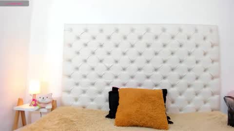 esmeralda  online show from December 3, 2025, 6:39 pm