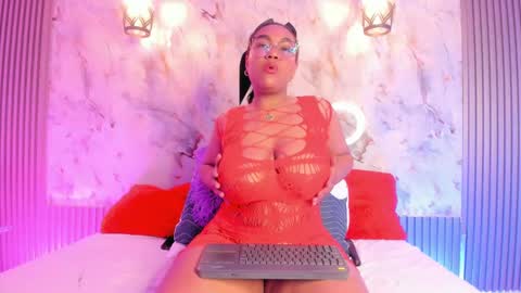 Snapshot of esmeralda_duarte chatting on February 8, 2025, 9:24 am esmeralda online show from February 8, 2025, 9:24 am