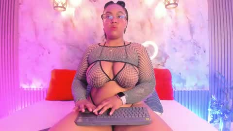 Snapshot of esmeralda_duarte chatting on February 22, 2025, 9:23 am esmeralda online show from February 22, 2025, 9:23 am