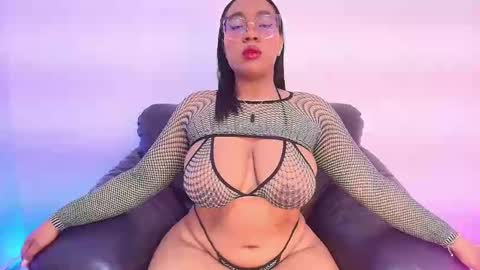 Snapshot of esmeralda_duarte chatting on September 25, 2025, 9:35 am esmeralda online show from September 25, 2025, 9:35 am