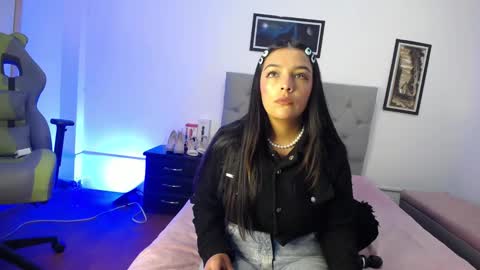 Perla online show from October 27, 2025, 4:27 am