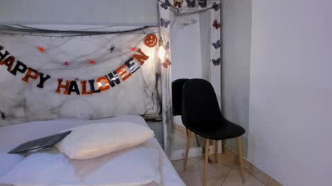 esmeraldanyx online show from October 28, 2025, 10:23 pm