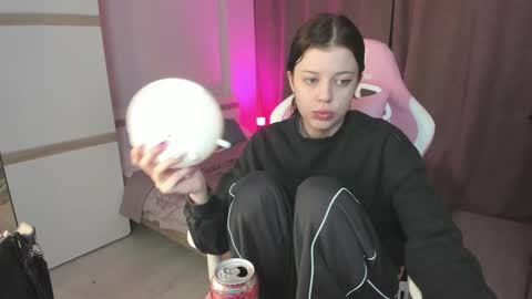 Snapshot of este_ria chatting on December 1, 2024, 10:21 pm esteria online show from December 1, 2024, 10:21 pm