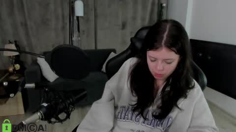 Snapshot of este_ria chatting on December 16, 2024, 4:23 am esteria online show from December 16, 2024, 4:23 am