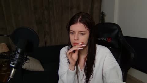 Snapshot of este_ria chatting on January 11, 2025, 2:20 am esteria online show from January 11, 2025, 2:20 am