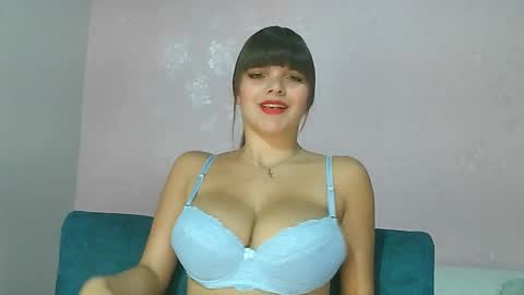 Snapshot of estefaniia__121 chatting on December 5, 2025, 5:53 pm Estefa online show from December 5, 2025, 5:53 pm