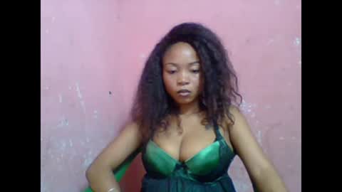 estelah20 online show from October 6, 2025, 6:11 am