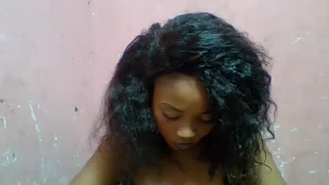 estelah20 online show from November 20, 2025, 7:52 am