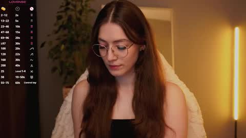 Ester online show from November 10, 2025, 4:00 am