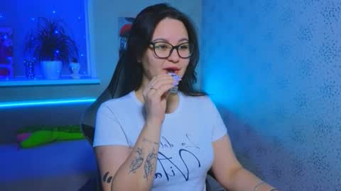 EsterPlayful online show from November 17, 2025, 11:27 am