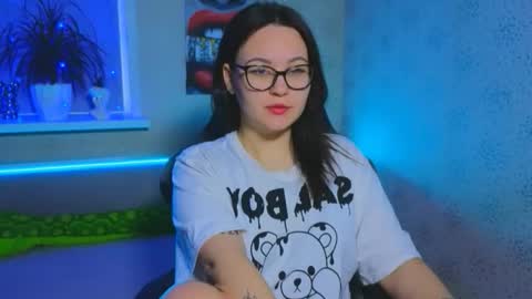 EsterPlayful online show from November 18, 2025, 9:03 am