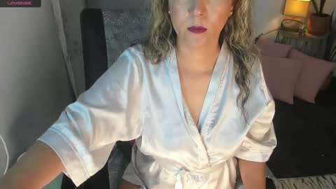 Snapshot of estrellah__ chatting on February 25, 2025, 7:20 am - E S T R E L L A M I L F - online show from February 25, 2025, 7:20 am