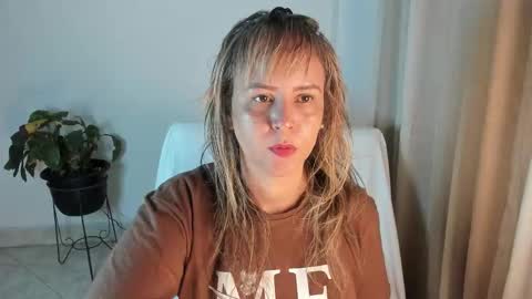 Snapshot of estrellah__ chatting on October 5, 2025, 4:11 am - E S T R E L L A M I L F - online show from October 5, 2025, 4:11 am