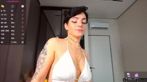 Hi there Im Emma online show from October 31, 2025, 10:49 am