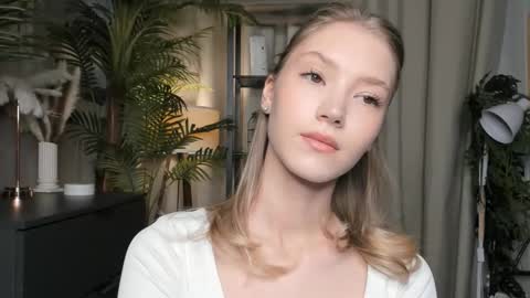 Natalie online show from October 29, 2025, 5:42 am