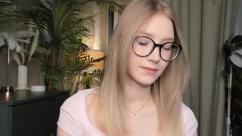 Natalie online show from November 6, 2025, 5:41 am