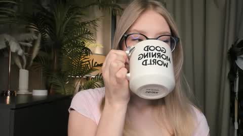 Natalie online show from November 15, 2025, 5:49 am