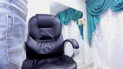 Ethan online show from February 5, 2025, 11:28 pm