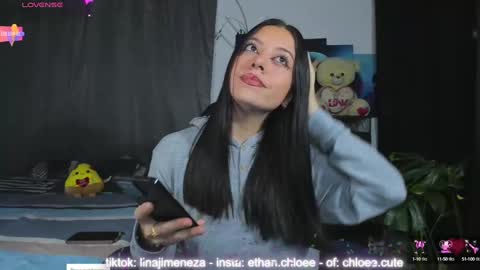 Snapshot of ethan_chloee chatting on February 2, 2025, 3:43 am  Chloe  Ethan  online show from February 2, 2025, 3:43 am