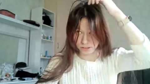 etsukokolakowski online show from November 20, 2025, 7:19 am