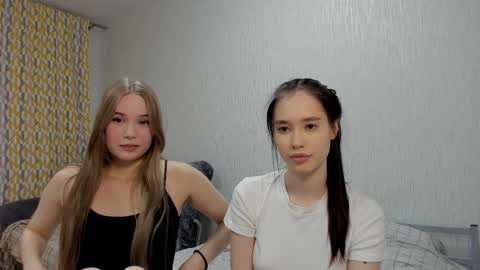 Snapshot of eumomino chatting on February 13, 2025, 12:00 pm Veronica Tiia Lilith left to right online show from February 13, 2025, 12:00 pm