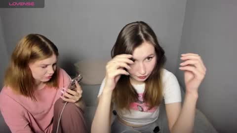 Snapshot of eumomino chatting on September 26, 2025, 6:56 pm Veronica Tiia Lilith left to right online show from September 26, 2025, 6:56 pm