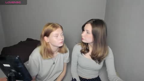 Snapshot of eumomino chatting on October 17, 2025, 2:19 pm Veronica Tiia Lilith left to right online show from October 17, 2025, 2:19 pm