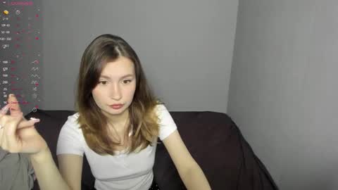 Snapshot of eumomino chatting on November 9, 2025, 4:49 pm Veronica Tiia Lilith left to right online show from November 9, 2025, 4:49 pm