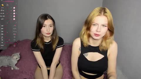 Snapshot of eumomino chatting on December 14, 2025, 4:23 pm Veronica Tiia Lilith left to right online show from December 14, 2025, 4:23 pm