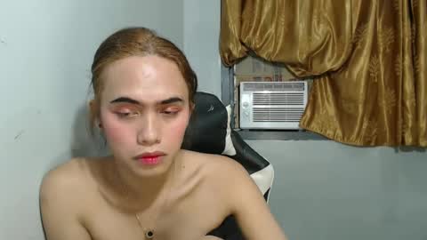 Snapshot of euniceariella21 chatting on January 15, 2025, 6:29 pm YELLA online show from January 15, 2025, 6:29 pm