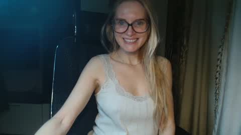 eva2323 online show from March 12, 2025, 7:17 pm