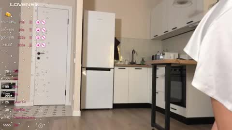 Snapshot of eva_collins_x chatting on December 4, 2025, 1:48 am Eva online show from December 4, 2025, 1:48 am