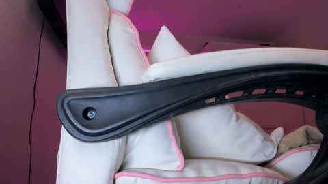 Eva Davis online show from February 6, 2025, 1:27 am