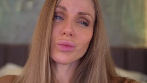 Snapshot of eva_fashionista chatting on January 11, 2025, 6:45 am Eva online show from January 11, 2025, 6:45 am