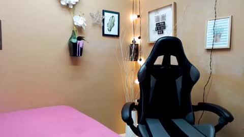 eva_love49 online show from November 5, 2025, 1:11 pm