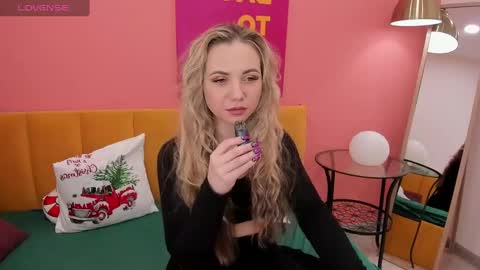 Snapshot of eva_moran chatting on December 14, 2024, 5:40 am Eva 3 online show from December 14, 2024, 5:40 am