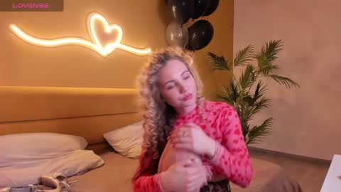 Snapshot of eva_moran chatting on January 24, 2025, 8:13 am Eva 3 online show from January 24, 2025, 8:13 am