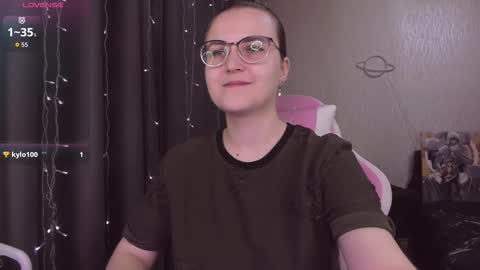 Snapshot of eva_orchid chatting on October 26, 2025, 9:37 am Eva online show from October 26, 2025, 9:37 am