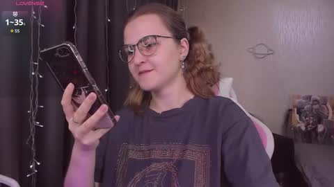 Snapshot of eva_orchid chatting on October 31, 2025, 10:05 am Eva online show from October 31, 2025, 10:05 am