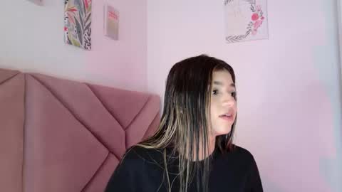 Snapshot of eva_sin18 chatting on October 12, 2025, 11:04 pm Eva Sin online show from October 12, 2025, 11:04 pm