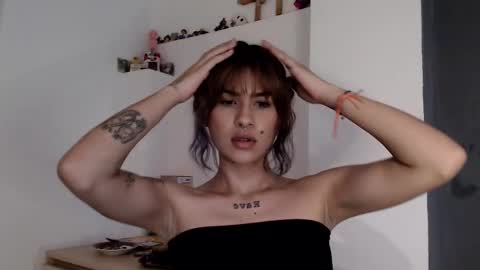 Snapshot of eva_viulet chatting on December 17, 2025, 10:38 pm MISS EVY online show from December 17, 2025, 10:38 pm