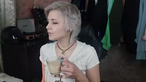 Snapshot of evabrownie chatting on February 2, 2025, 12:35 pm Eva Brownie online show from February 2, 2025, 12:35 pm