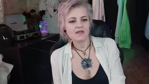 Snapshot of evabrownie chatting on February 4, 2025, 11:38 am Eva Brownie online show from February 4, 2025, 11:38 am