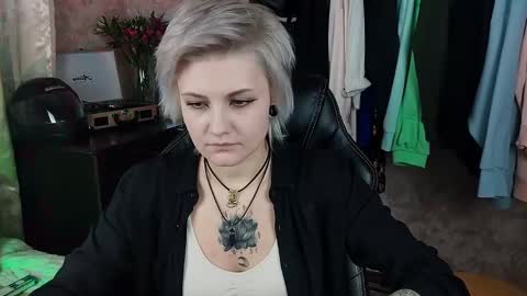 Snapshot of evabrownie chatting on February 5, 2025, 1:00 pm Eva Brownie online show from February 5, 2025, 1:00 pm