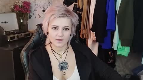 Snapshot of evabrownie chatting on February 19, 2025, 10:34 am Eva Brownie online show from February 19, 2025, 10:34 am