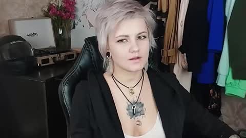 Snapshot of evabrownie chatting on February 19, 2025, 1:39 pm Eva Brownie online show from February 19, 2025, 1:39 pm