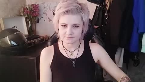 Snapshot of evabrownie chatting on February 24, 2025, 8:49 am Eva Brownie online show from February 24, 2025, 8:49 am