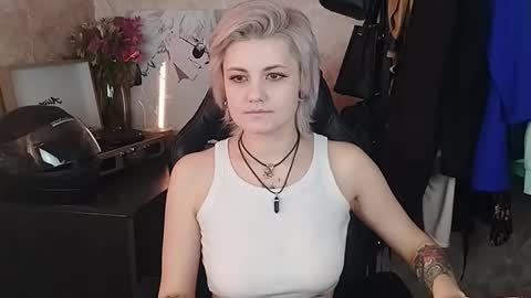 Snapshot of evabrownie chatting on February 24, 2025, 12:05 pm Eva Brownie online show from February 24, 2025, 12:05 pm